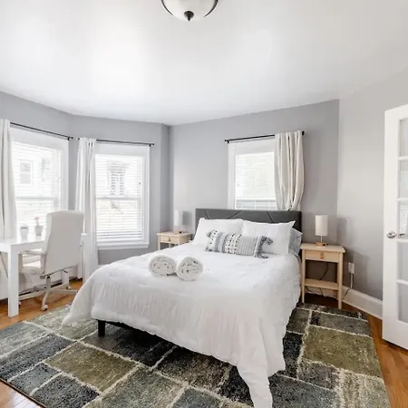 Bright Spacious Apartment - 2 Bedroom 2 Ba